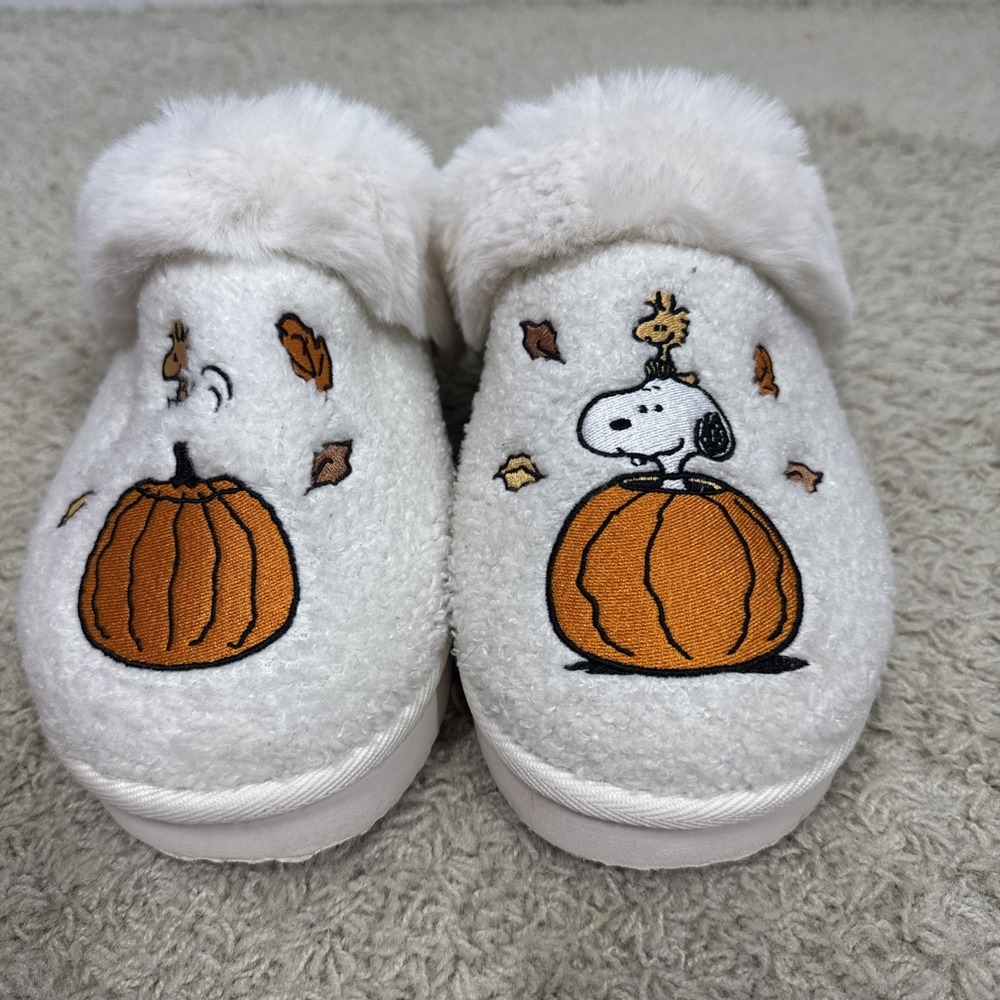 American Eagle Peanuts Snoopy Pumpkin Halloween Slip-On Fuzzy Slippers Size 10 - Picture 3 of 11